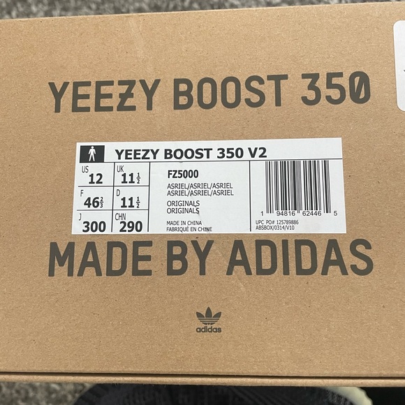 BNIB Men’s Yeezy Boost 350 V2 Carbon BNIB - Picture 9 of 9